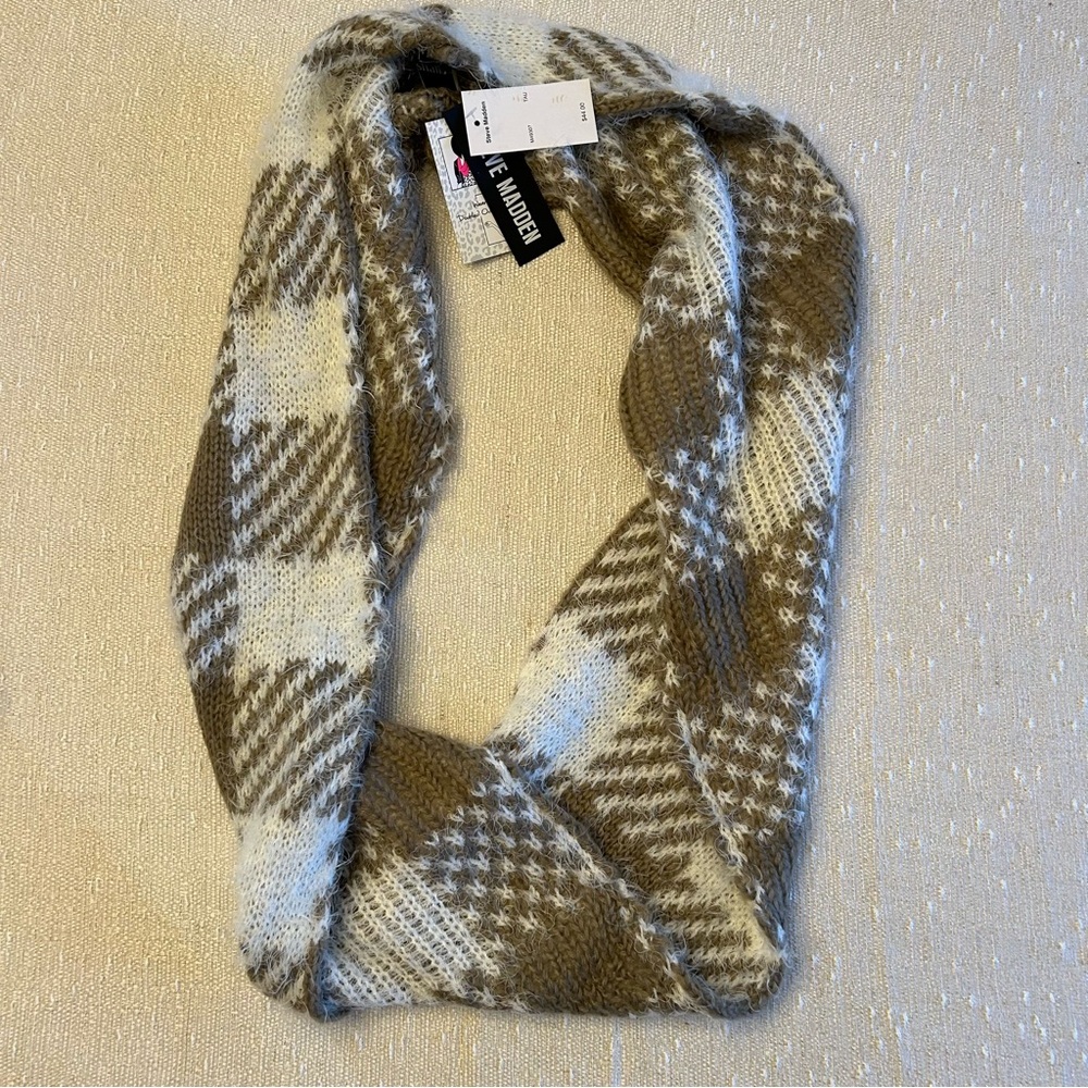NWT Steve Madden Infinity Loop Scarf